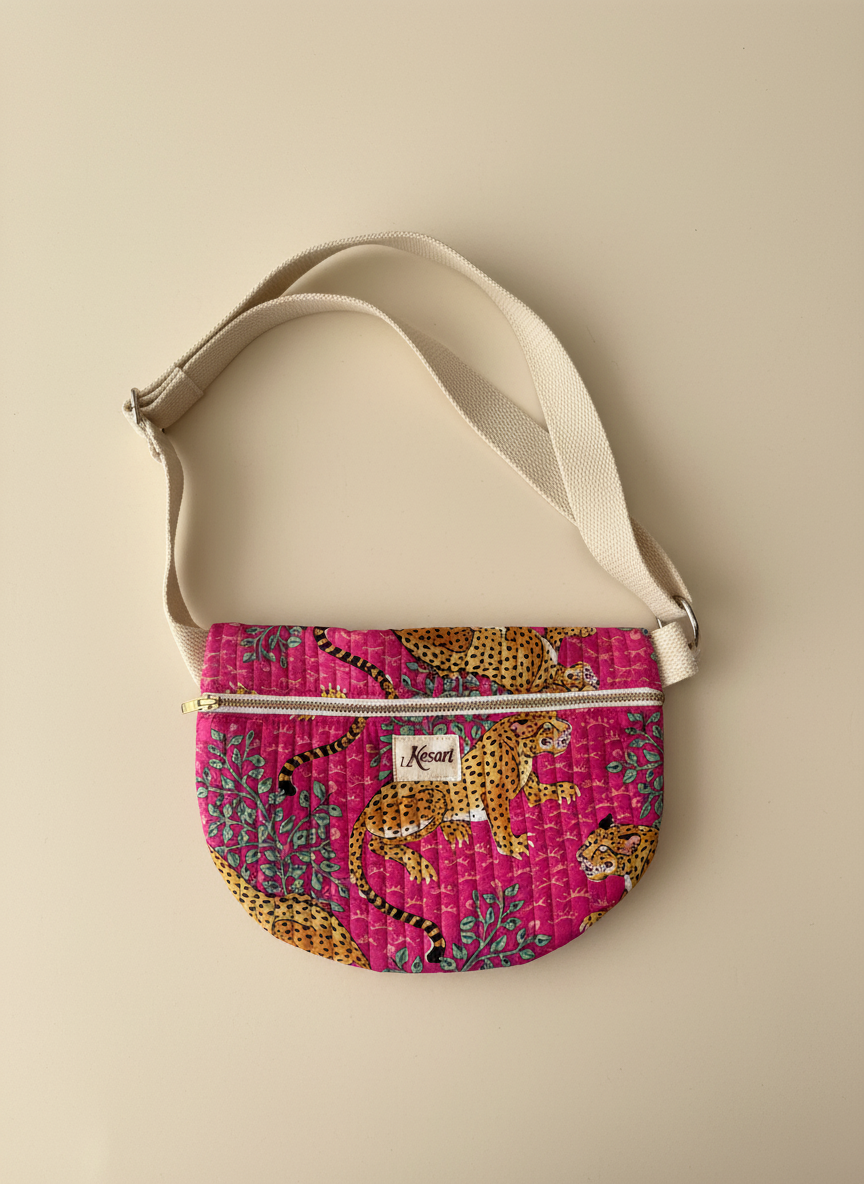 Sacoche originale en coton matelassé – Motifs original rose fuchsia Leopard