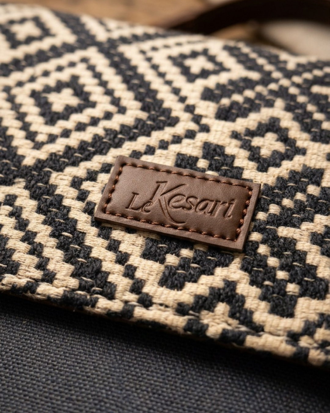 Sac à Main Bleu & Blanc en Jacquard, Motifs Géométriques Élégant & Pratique