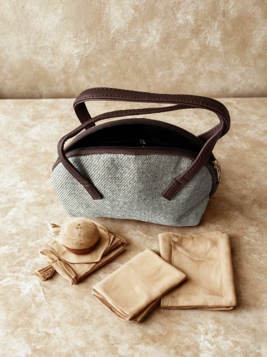 Sac à main floral compact 16 x 24 cm transporter l’essentiel : clés, portefeuille et téléphone similicuir brun