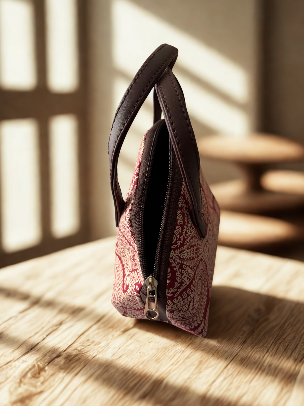 Sac à main floral compact 16 x 24 cm transporter l’essentiel : clés, portefeuille simili cuir brun