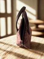 Sac à main floral compact 16 x 24 cm transporter l’essentiel : clés, portefeuille simili cuir brun