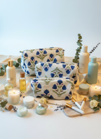 Kit 3 trousses de différentes tailles Blanche et bleue  – Design Fleurs