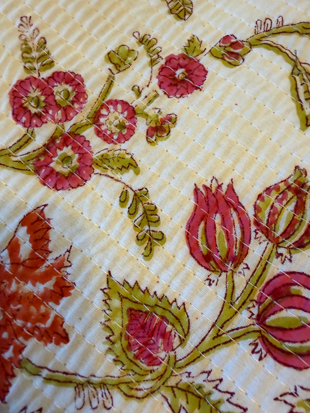 💻 Pochette MacBook 15" (2023–2025) – 38 × 26 cm – Ouverture zip 34,9 cm – Motif Floral