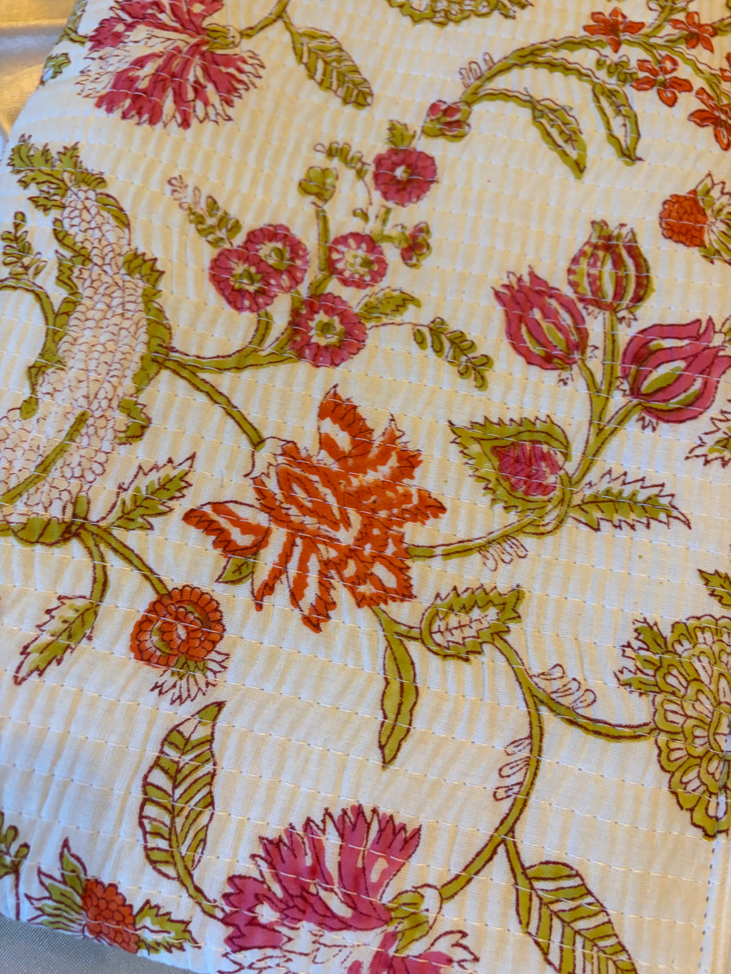 💻 Pochette MacBook 15" (2023–2025) – 38 × 26 cm – Ouverture zip 34,9 cm – Motif Floral