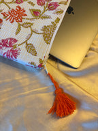 💻 Pochette MacBook 15" (2023–2025) – 38 × 26 cm – Ouverture zip 34,9 cm – Motif Floral