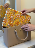 💻 Pochette MacBook 15" (2023–2025) – 38 × 26 cm – Ouverture zip 34,9 cm – Motif Floral