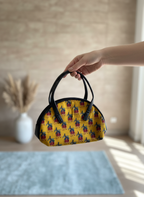 Sac à main floral compact 16 x 24 cm transporter l’essentiel : clés, portefeuille et téléphone similicuir noir