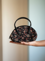 Sac à main floral compact 16 x 24 cm transporter l’essentiel : clés, portefeuille et téléphone similicuir Noir