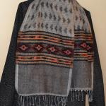 Écharpe en Laine de Yak & Cachemire Motifs Ethniques et Franges Style Chaleureux et Confortable Accessoire Élégant 200x31 cm