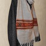 Écharpe en Laine de Yak, Motifs Ethniques et Franges Style Chaleureux et Confortable Accessoire Élégant 200x31 cm