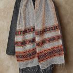 Écharpe en Laine de Yak Motifs Ethniques et Franges Style Chaleureux et Confortable Accessoire Élégant 180x31 cm