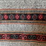 Écharpe en Laine de Yak Motifs Ethniques et Franges Style Chaleureux et Confortable Accessoire Élégant 180x31 cm