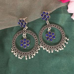 Boucle d'oreille oxydée de couleur bleu Marine argent