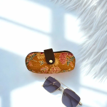 Étui souple orange à motifs floraux – Style chic et pratique