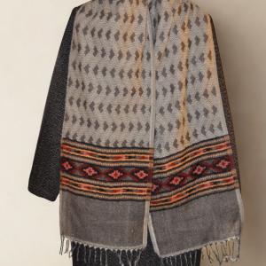 Écharpe en Laine de Yak & Cachemire Motifs Ethniques et Franges Style Chaleureux et Confortable Accessoire Élégant 200x31 cm