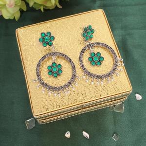 Boucle d'oreille oxydée de couleur verte argent