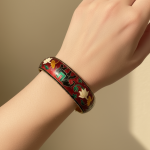 Bracelet peint à la main, bracelet rigide émaillé – Élégance dorée et esprit ethnique