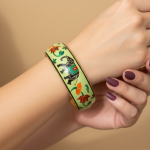 1 Bracelet peint à la main, bracelet rigide émaillé – Élégance dorée et esprit ethnique