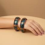 Bracelet peint à la main, bracelet rigide émaillé – Élégance dorée et esprit ethnique