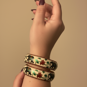 Bracelet peint à la main, bracelet rigide émaillé – Élégance dorée et esprit ethnique