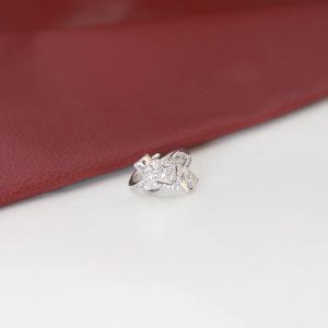 Bague argentée avec diamant américain
