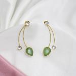 Boucles d’oreilles dorées modernes avec pierres transparentes