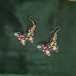 Boucles d’oreilles papillon aux pierres multicolores